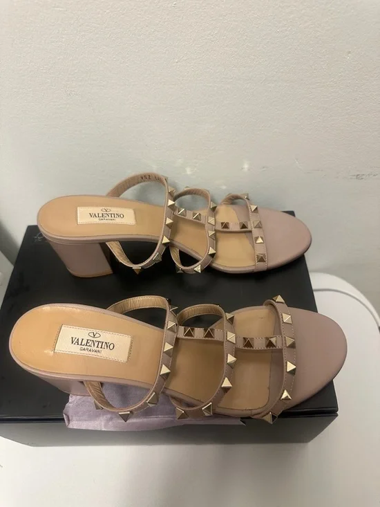 Valentino Garavani Rockstud Slide Blush Pink Rockstud Triple-Strap Flat Sandals - Picture 5 of 8